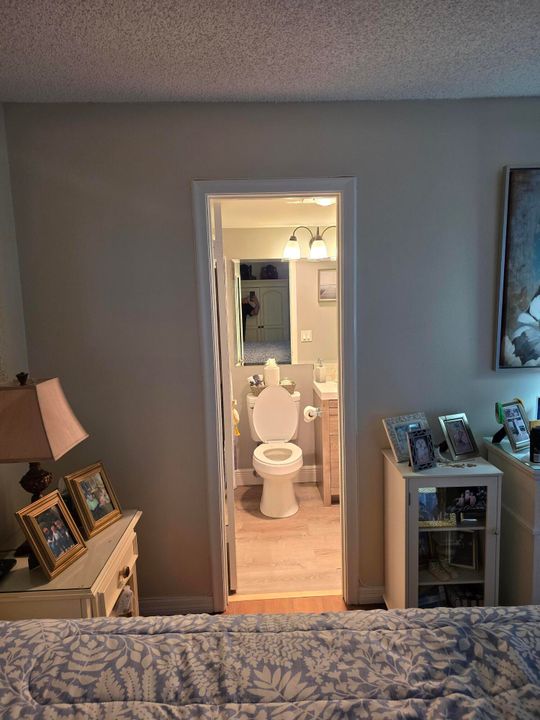 待售: $109,900 (1 贝兹, 1 浴室, 702 平方英尺)