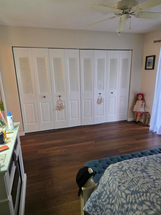 待售: $109,900 (1 贝兹, 1 浴室, 702 平方英尺)