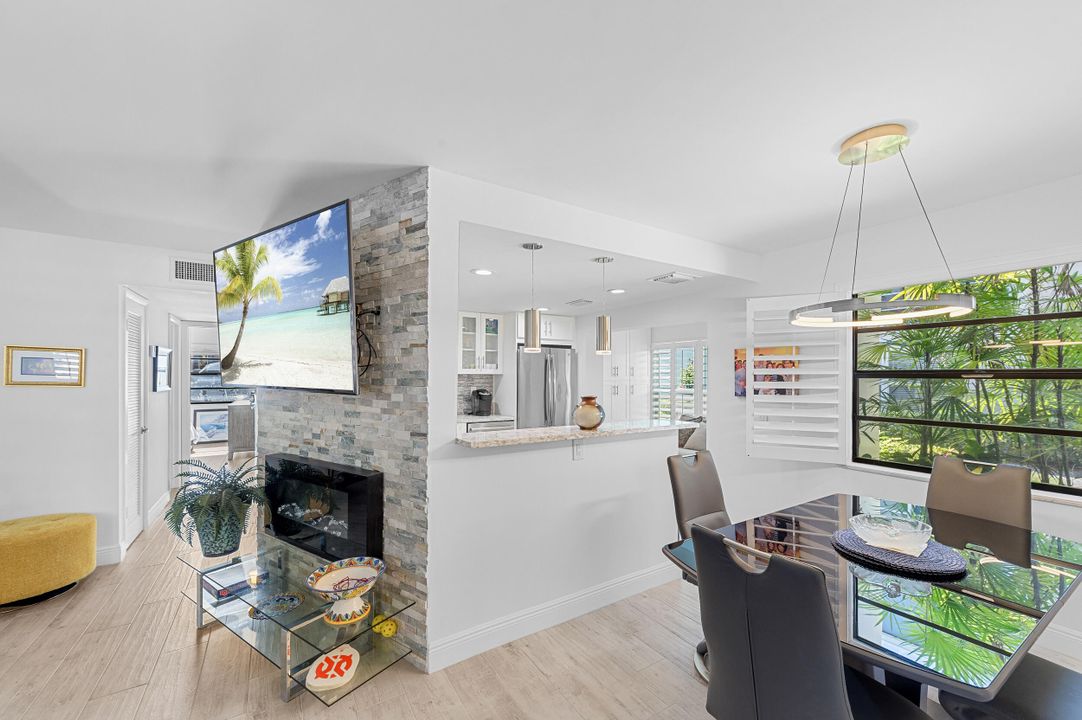 For Sale: $249,900 (2 beds, 2 baths, 1044 Square Feet)