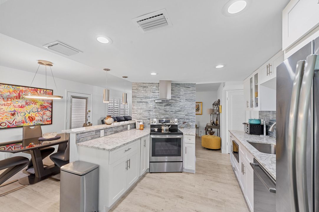 For Sale: $249,900 (2 beds, 2 baths, 1044 Square Feet)