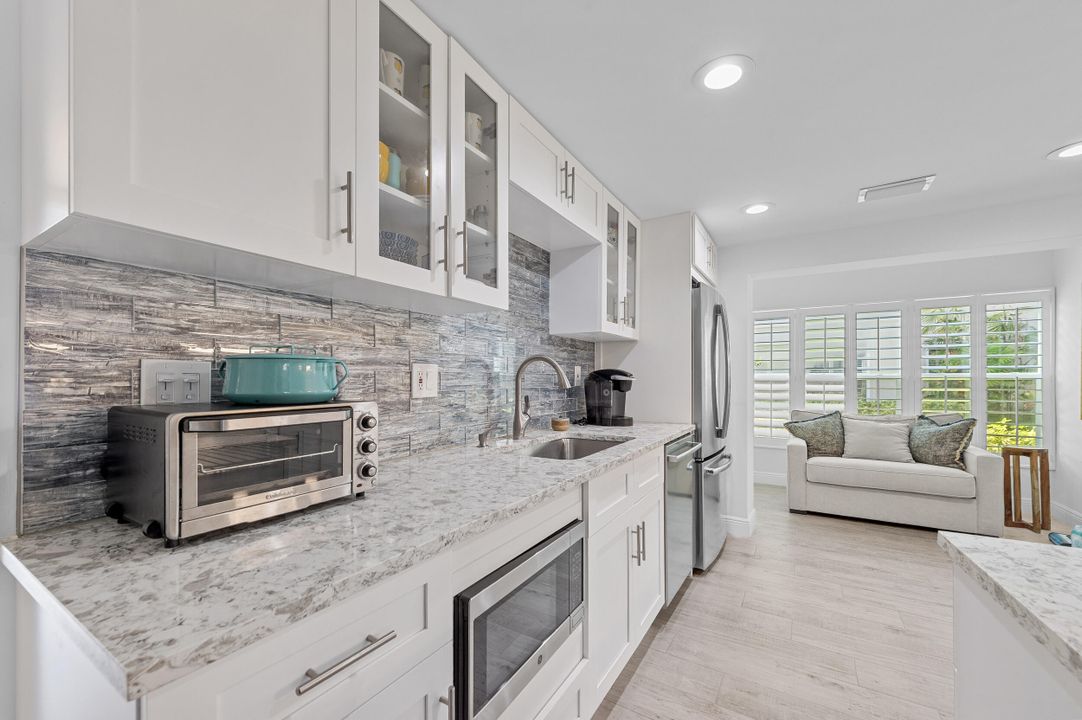 For Sale: $249,900 (2 beds, 2 baths, 1044 Square Feet)