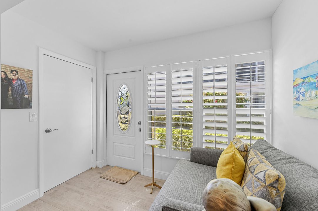 For Sale: $249,900 (2 beds, 2 baths, 1044 Square Feet)