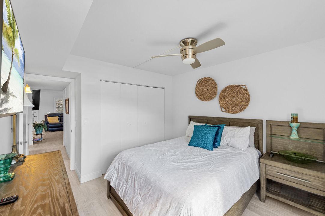 For Sale: $249,900 (2 beds, 2 baths, 1044 Square Feet)