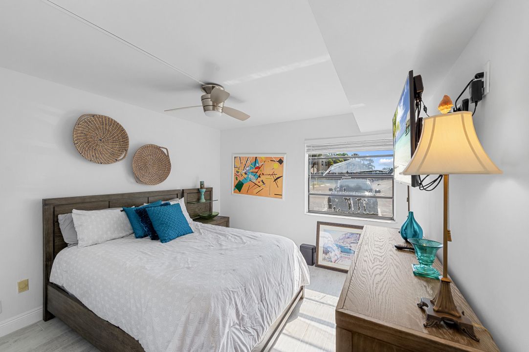 For Sale: $249,900 (2 beds, 2 baths, 1044 Square Feet)