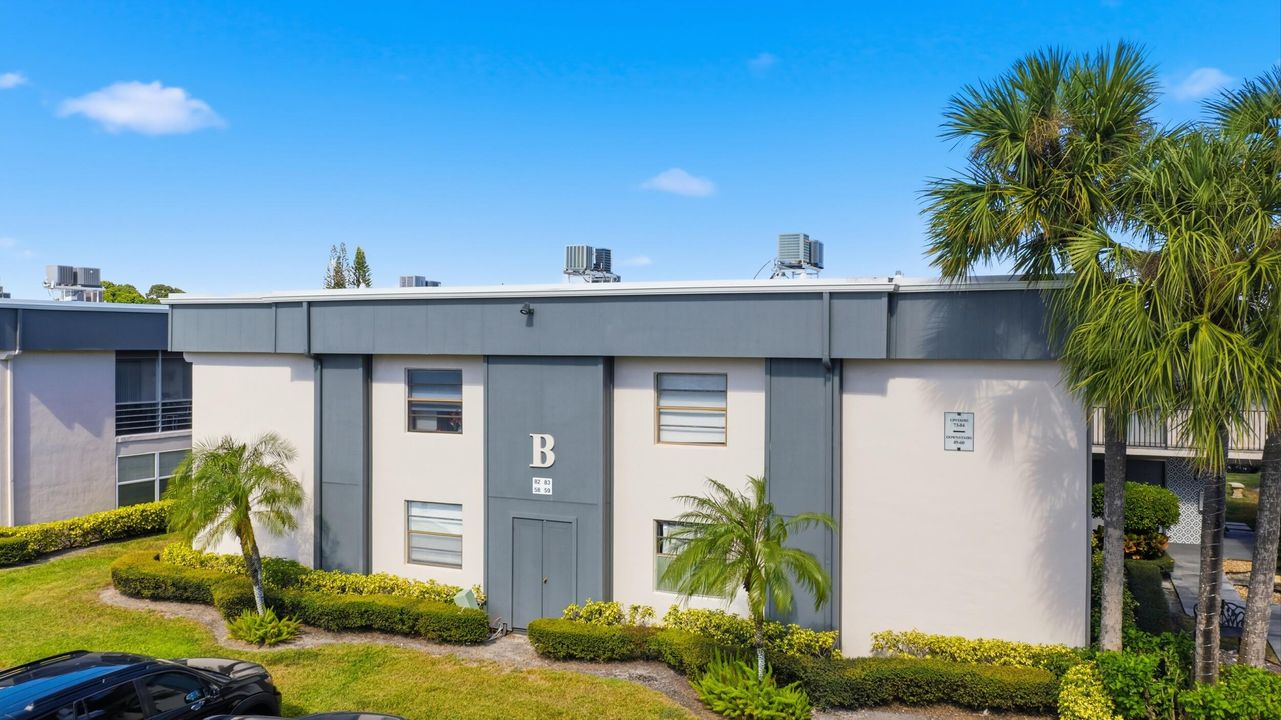 For Sale: $249,900 (2 beds, 2 baths, 1044 Square Feet)