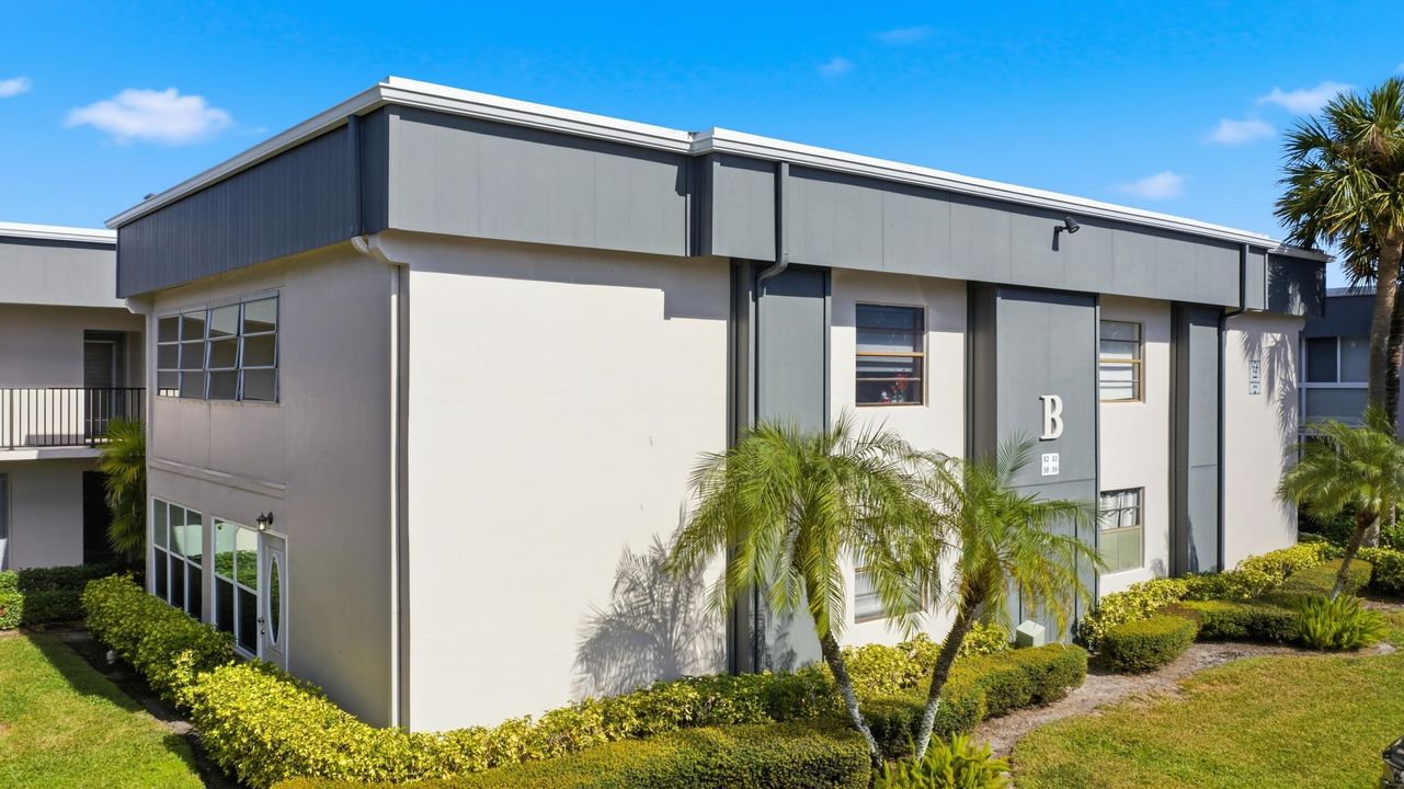 For Sale: $249,900 (2 beds, 2 baths, 1044 Square Feet)