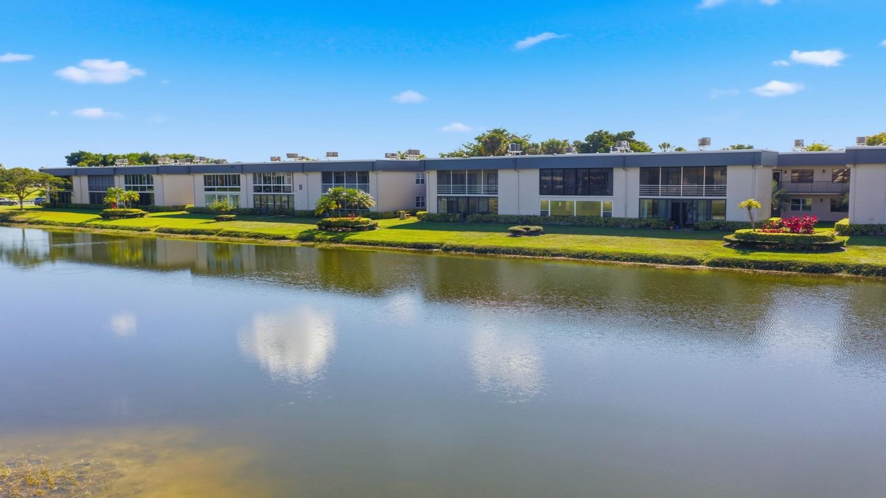 For Sale: $249,900 (2 beds, 2 baths, 1044 Square Feet)