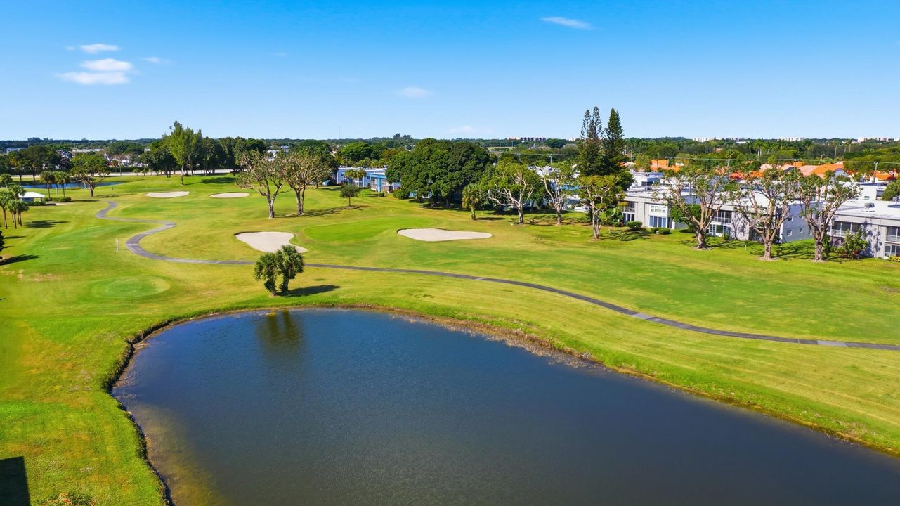 For Sale: $249,900 (2 beds, 2 baths, 1044 Square Feet)