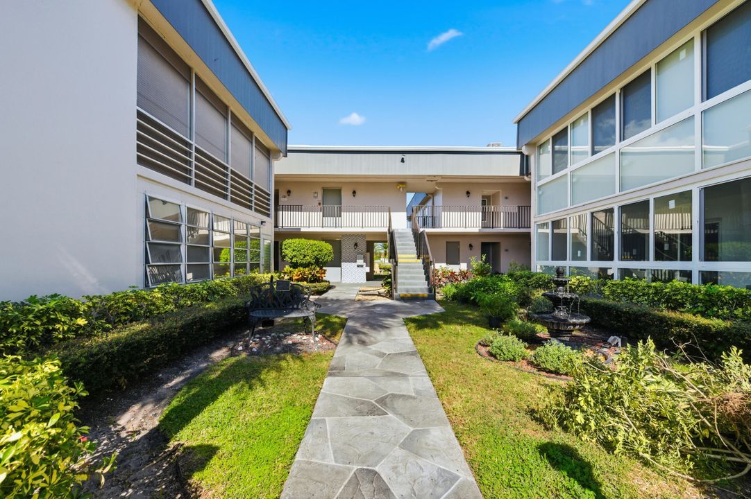 For Sale: $249,900 (2 beds, 2 baths, 1044 Square Feet)