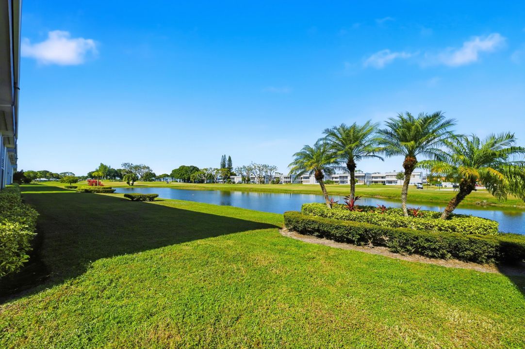 For Sale: $249,900 (2 beds, 2 baths, 1044 Square Feet)