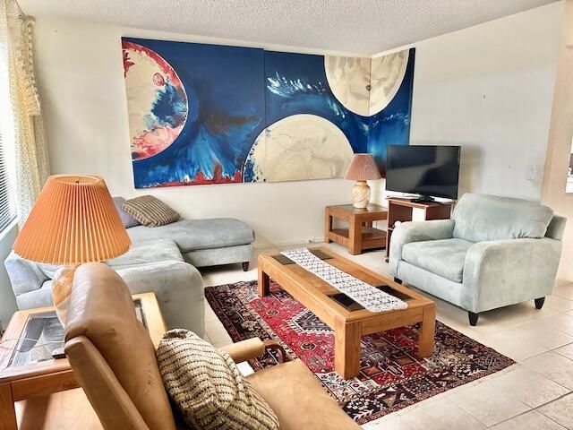 For Rent: $1,495 (1 beds, 1 baths, 738 Square Feet)