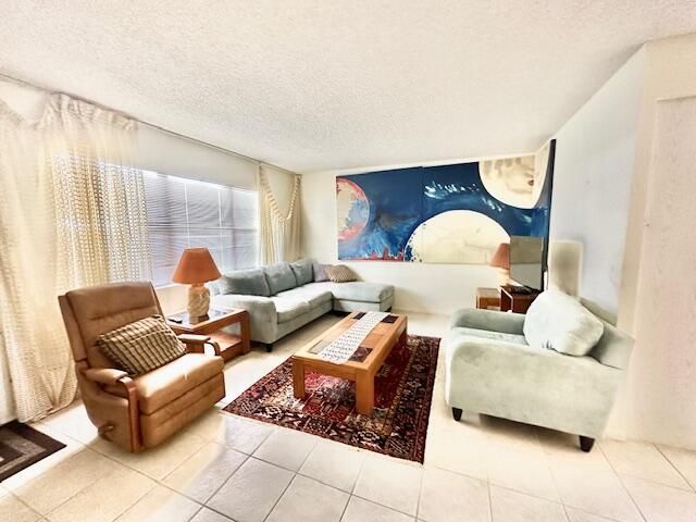 For Rent: $1,495 (1 beds, 1 baths, 738 Square Feet)