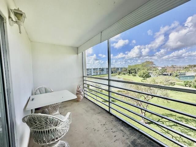 For Rent: $1,495 (1 beds, 1 baths, 738 Square Feet)