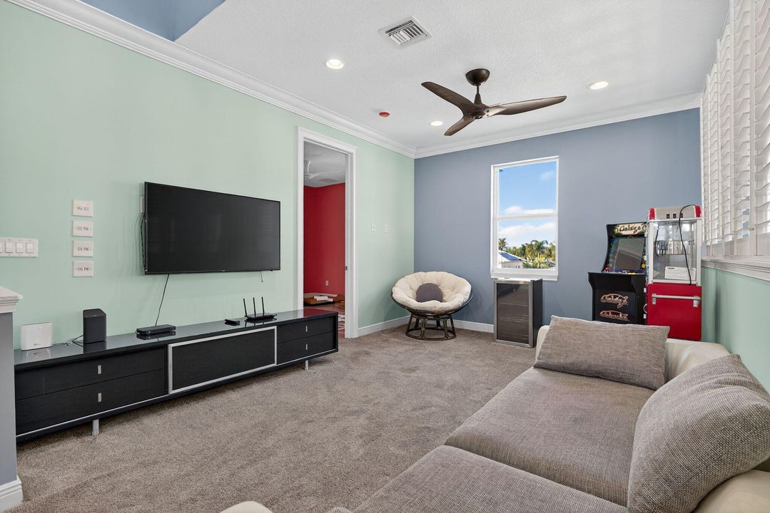 На продажу: $3,120,000 (4 спален, 3 ванн, 4123 Квадратных фут)