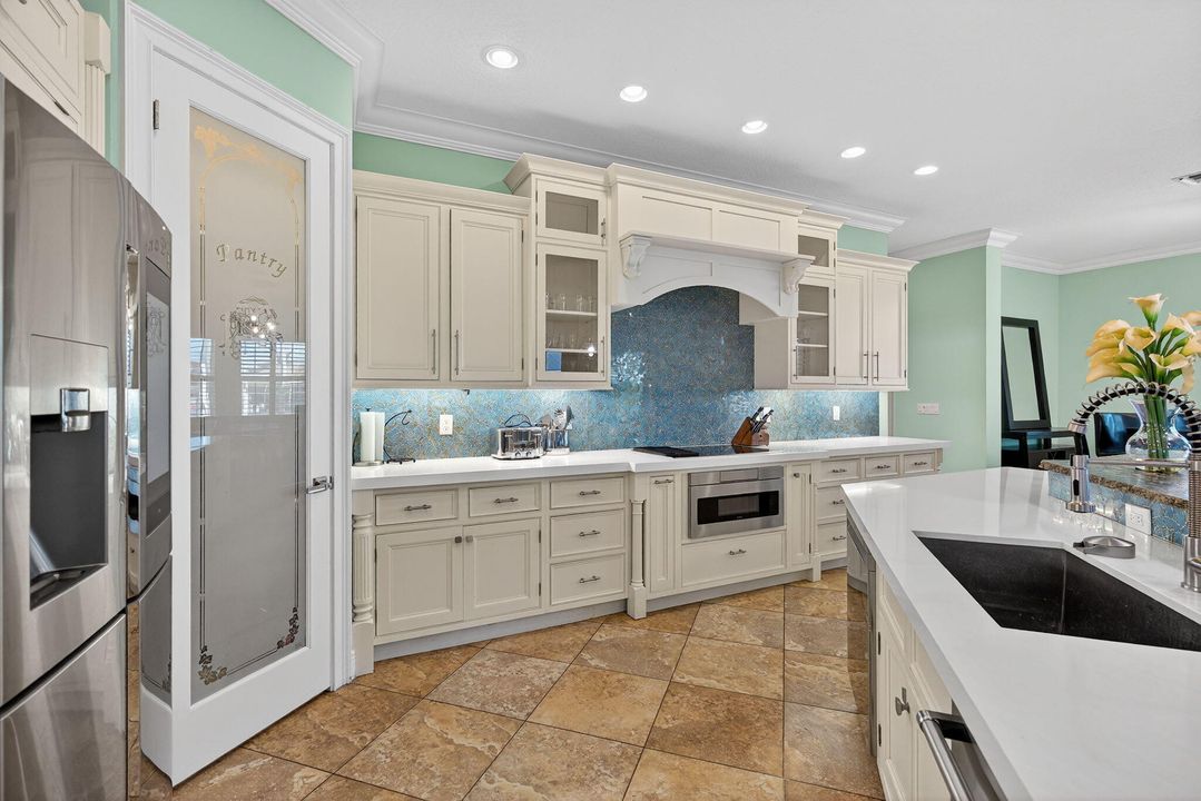 На продажу: $3,120,000 (4 спален, 3 ванн, 4123 Квадратных фут)