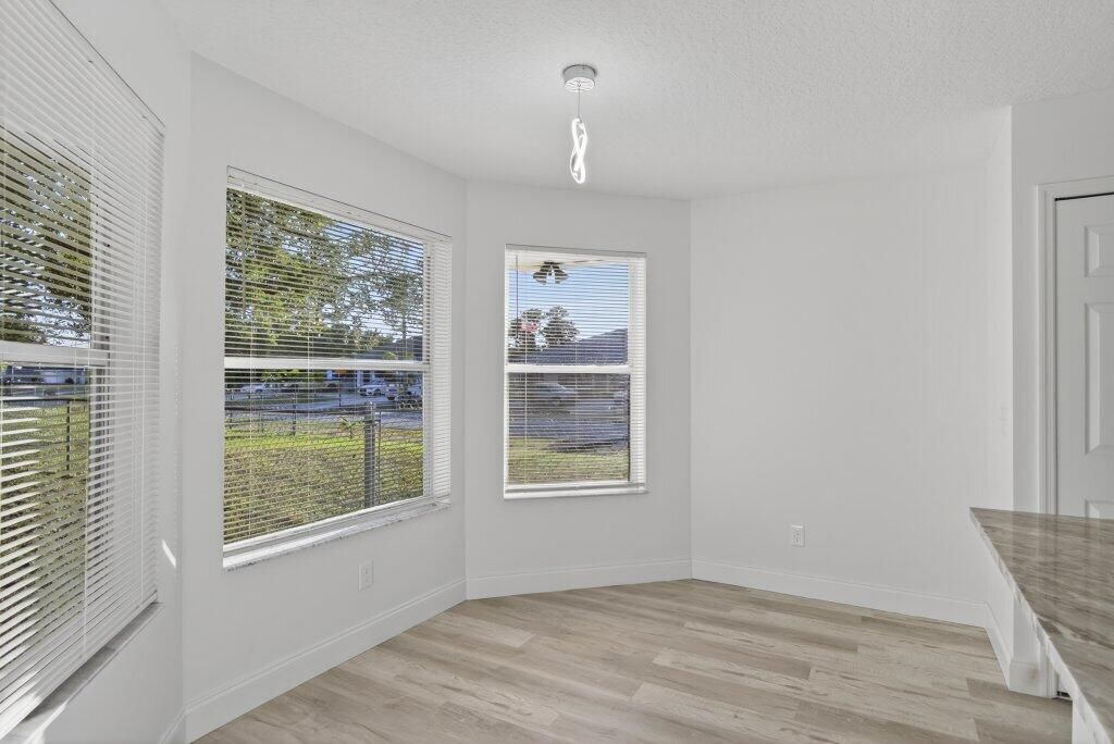 For Sale: $399,900 (3 beds, 2 baths, 1457 Square Feet)