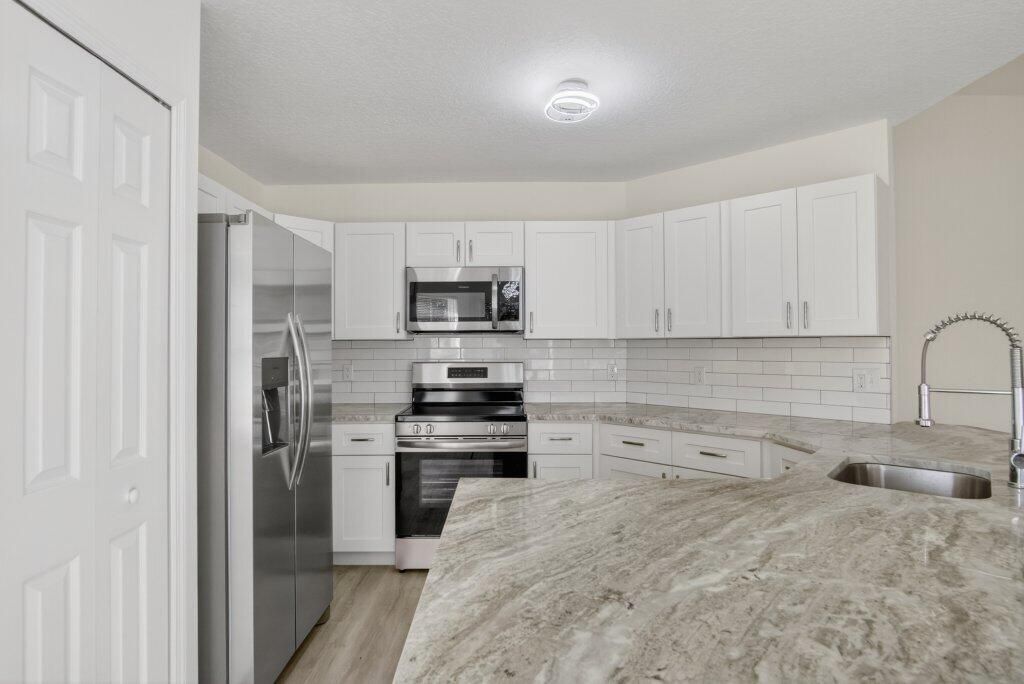 For Sale: $399,900 (3 beds, 2 baths, 1457 Square Feet)