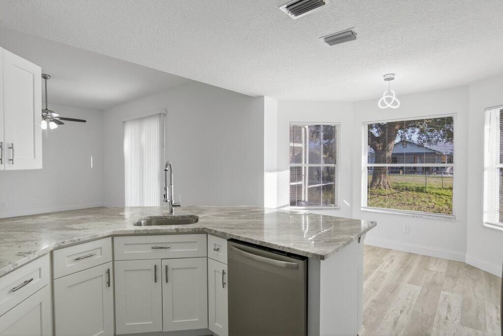 For Sale: $399,900 (3 beds, 2 baths, 1457 Square Feet)