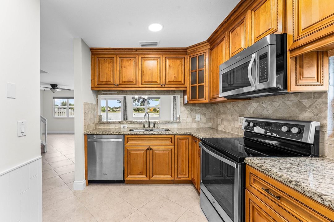 For Sale: $425,000 (3 beds, 2 baths, 1415 Square Feet)