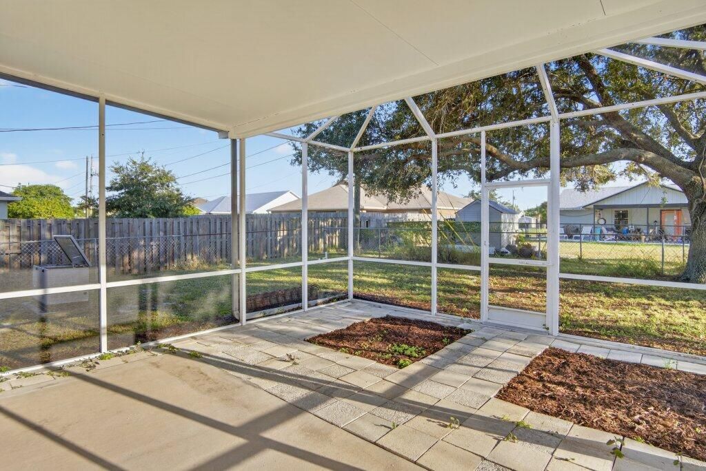 For Sale: $399,900 (3 beds, 2 baths, 1457 Square Feet)