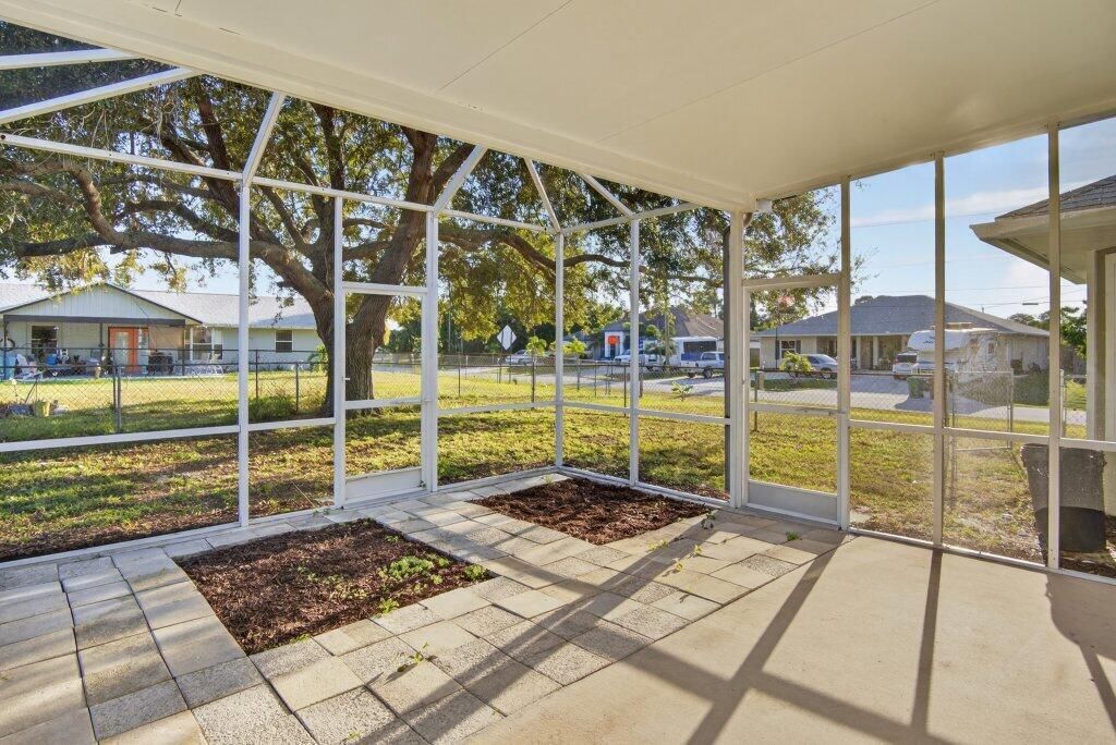 For Sale: $399,900 (3 beds, 2 baths, 1457 Square Feet)