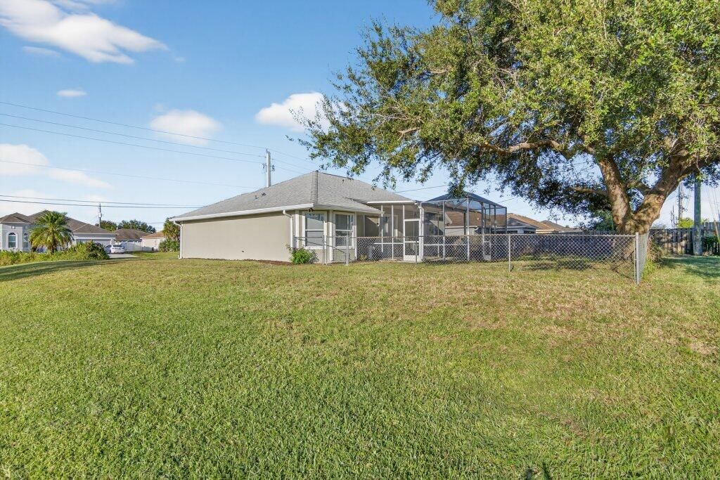 For Sale: $399,900 (3 beds, 2 baths, 1457 Square Feet)