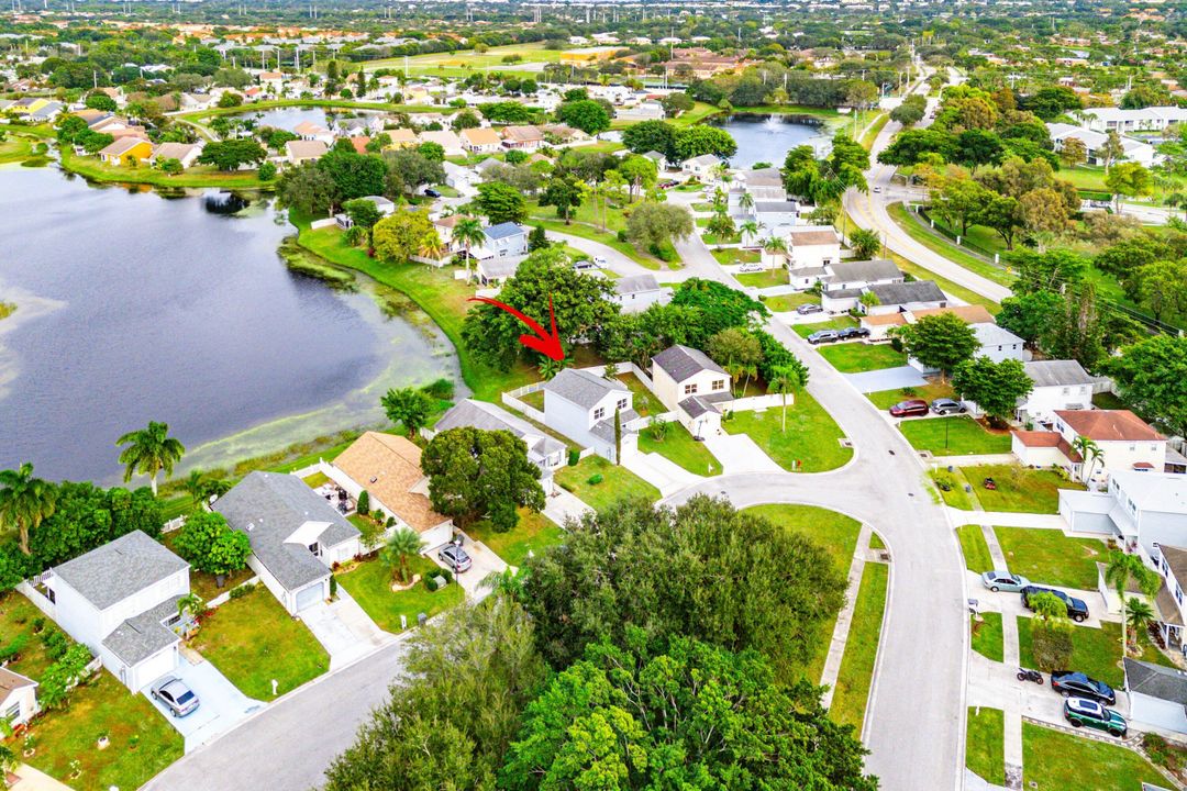 For Sale: $425,000 (3 beds, 2 baths, 1415 Square Feet)