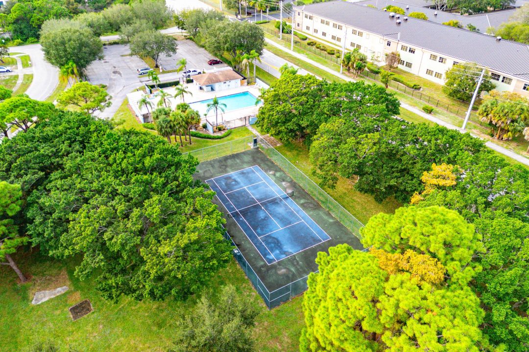 For Sale: $425,000 (3 beds, 2 baths, 1415 Square Feet)