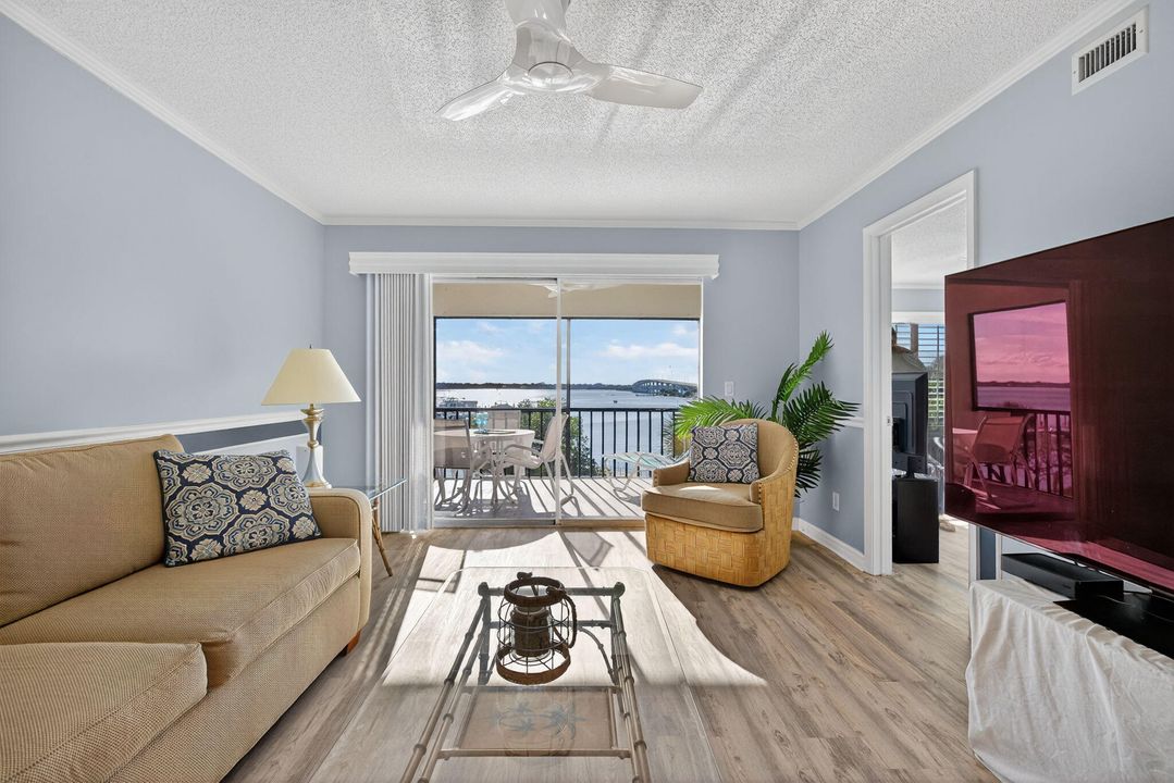 For Rent: $5,100 (2 beds, 2 baths, 970 Square Feet)