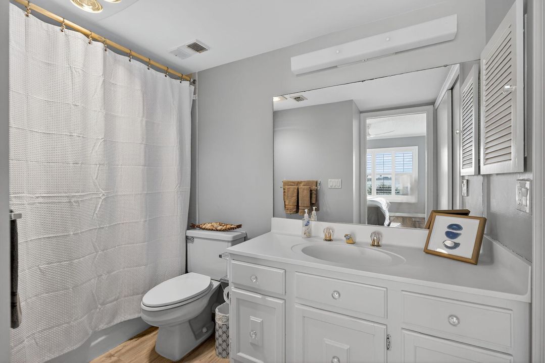 For Rent: $5,100 (2 beds, 2 baths, 970 Square Feet)