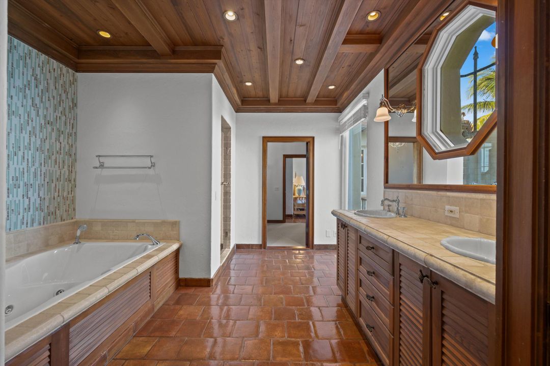 For Rent: $80,000 (6 beds, 6 baths, 5410 Square Feet)