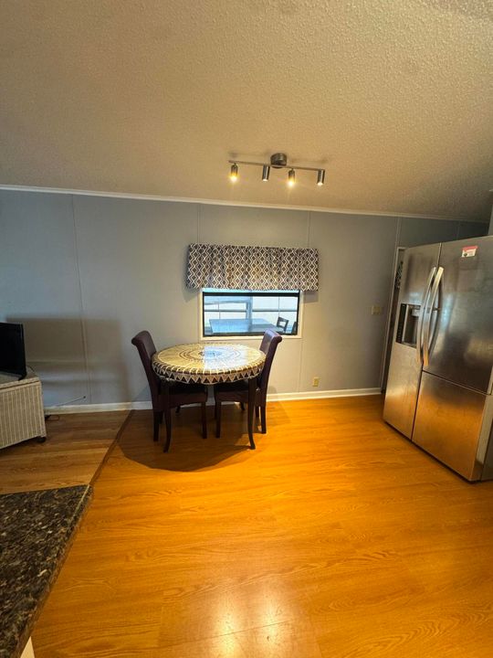 待售: $28,000 (2 贝兹, 2 浴室, 792 平方英尺)