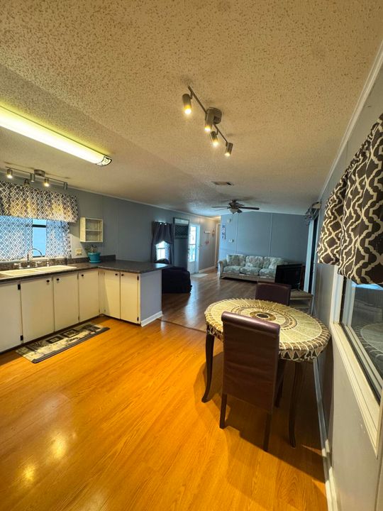 待售: $28,000 (2 贝兹, 2 浴室, 792 平方英尺)