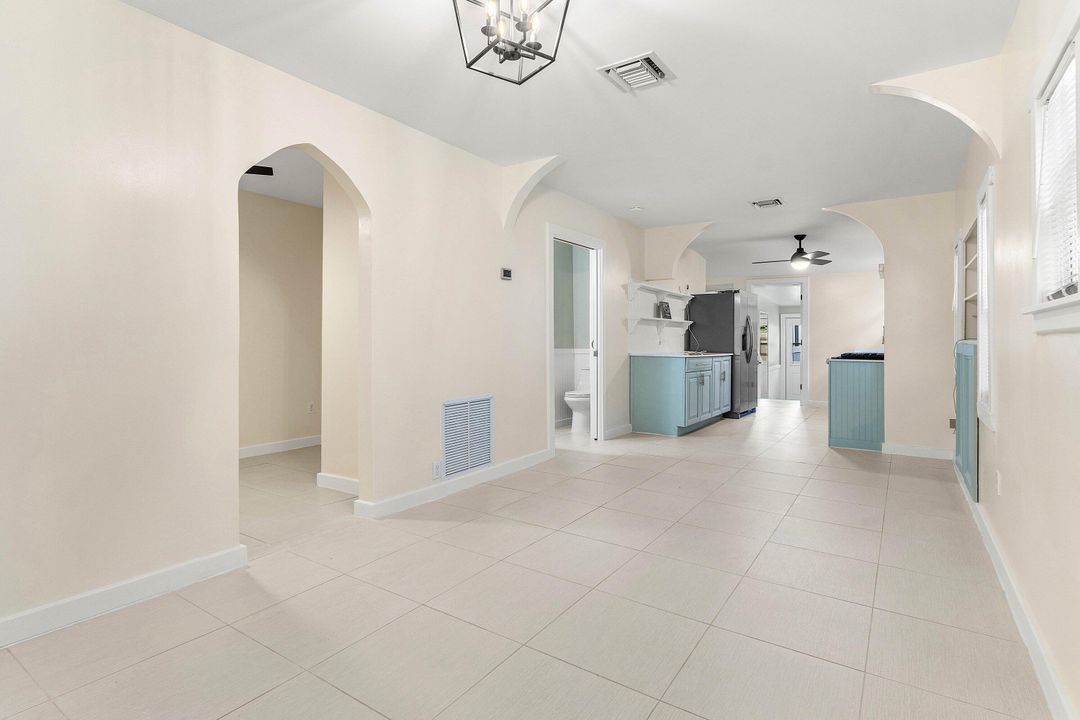 For Rent: $3,900 (3 beds, 2 baths, 994 Square Feet)