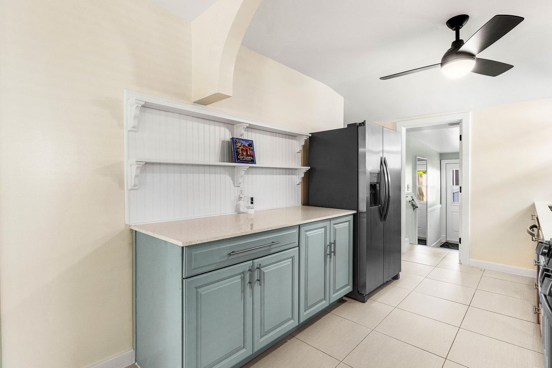 For Rent: $3,900 (3 beds, 2 baths, 994 Square Feet)