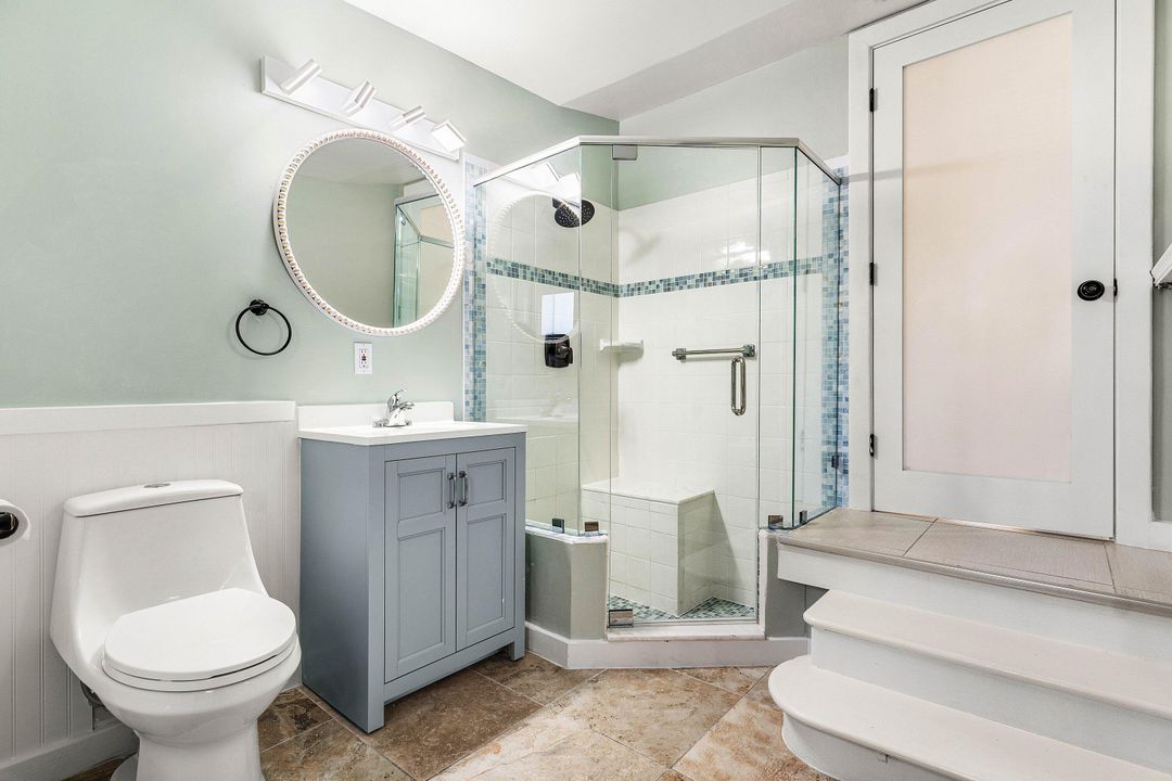 For Rent: $3,900 (3 beds, 2 baths, 994 Square Feet)