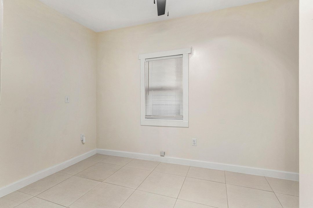 For Rent: $3,900 (3 beds, 2 baths, 994 Square Feet)