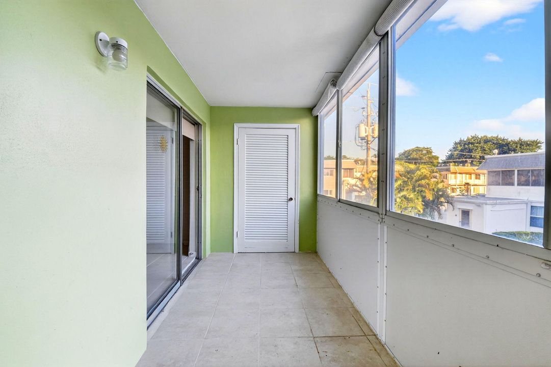 待售: $93,325 (1 贝兹, 1 浴室, 734 平方英尺)