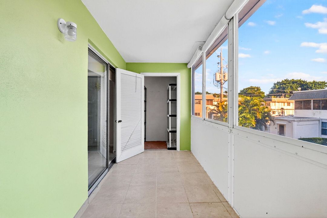 待售: $93,325 (1 贝兹, 1 浴室, 734 平方英尺)