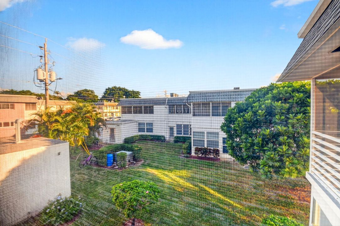 待售: $93,325 (1 贝兹, 1 浴室, 734 平方英尺)