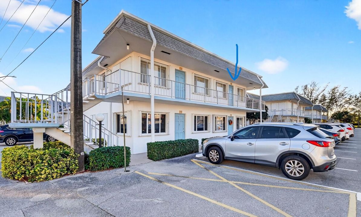 待售: $93,325 (1 贝兹, 1 浴室, 734 平方英尺)