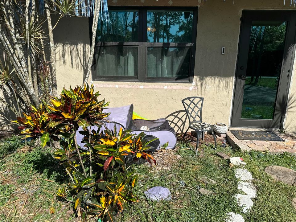 For Rent: $2,695 (2 beds, 1 baths, 800 Square Feet)