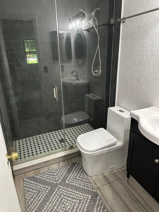 For Rent: $2,695 (2 beds, 1 baths, 800 Square Feet)