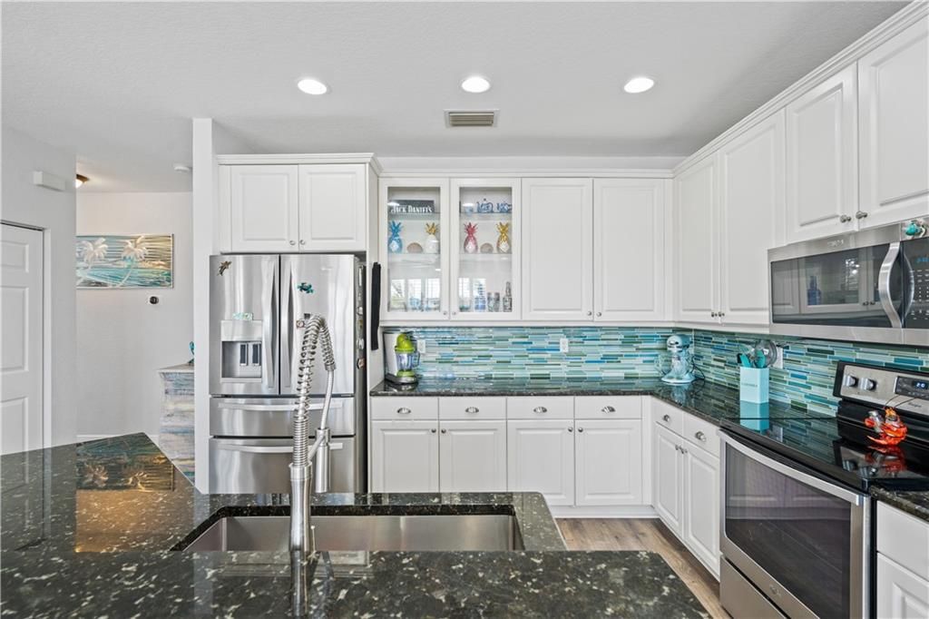 For Sale: $699,900 (5 beds, 3 baths, 3212 Square Feet)