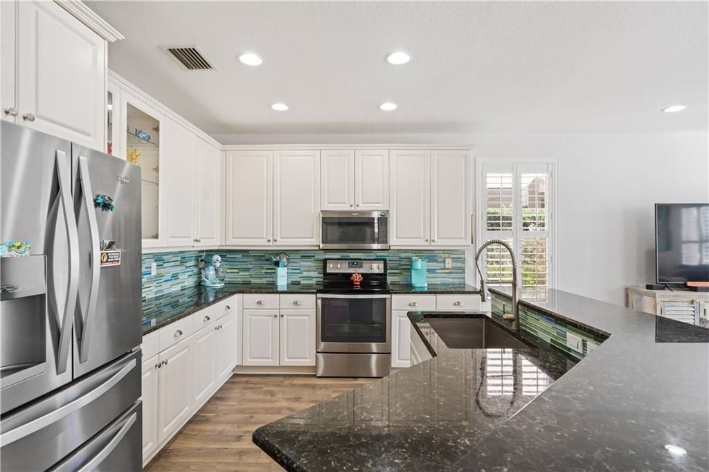 For Sale: $699,900 (5 beds, 3 baths, 3212 Square Feet)