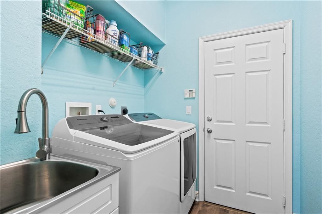 For Sale: $699,900 (5 beds, 3 baths, 3212 Square Feet)