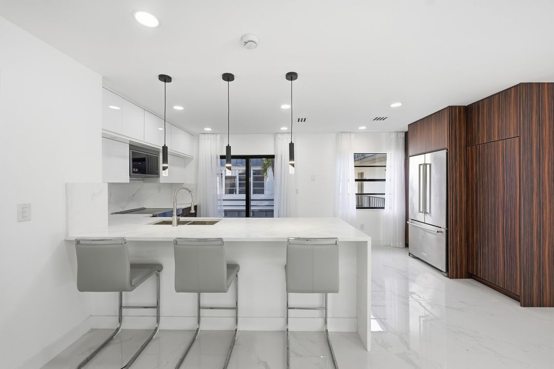 На продажу: $215,000 (2 спален, 2 ванн, 1044 Квадратных фут)