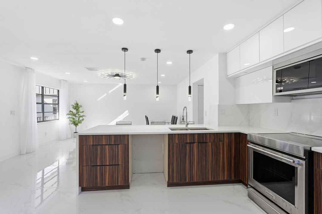 На продажу: $215,000 (2 спален, 2 ванн, 1044 Квадратных фут)