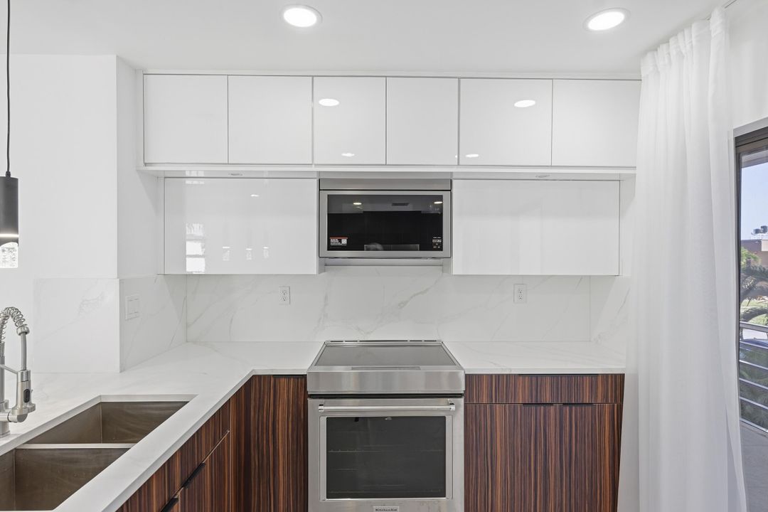 На продажу: $215,000 (2 спален, 2 ванн, 1044 Квадратных фут)