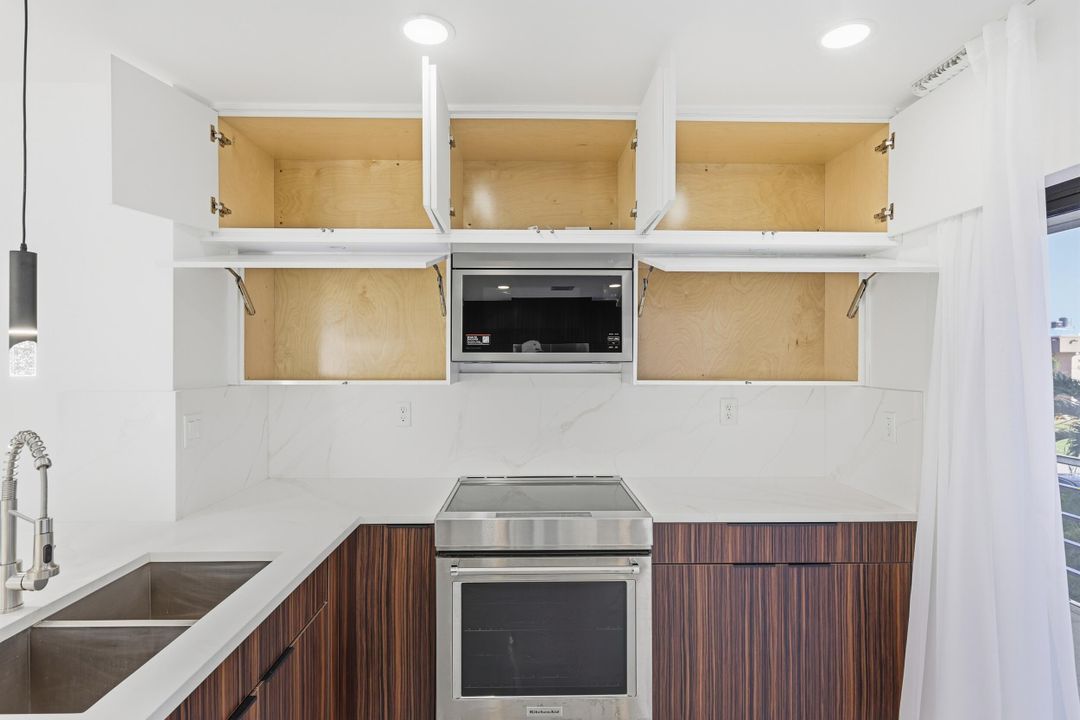 На продажу: $215,000 (2 спален, 2 ванн, 1044 Квадратных фут)